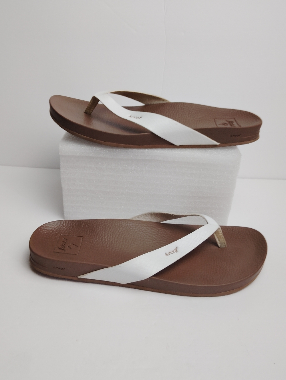 Reef Women's Cushion Court Bounce Flip Flop Sandals  White ~ Size 7